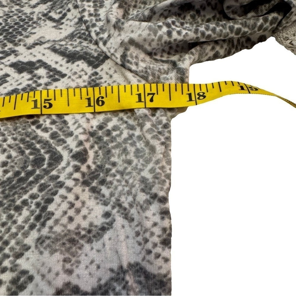 Haute Hippie Tribe Malia Printed Knit Surplice Top Grey Python Size XS Lace NEW - Picture 13 of 16